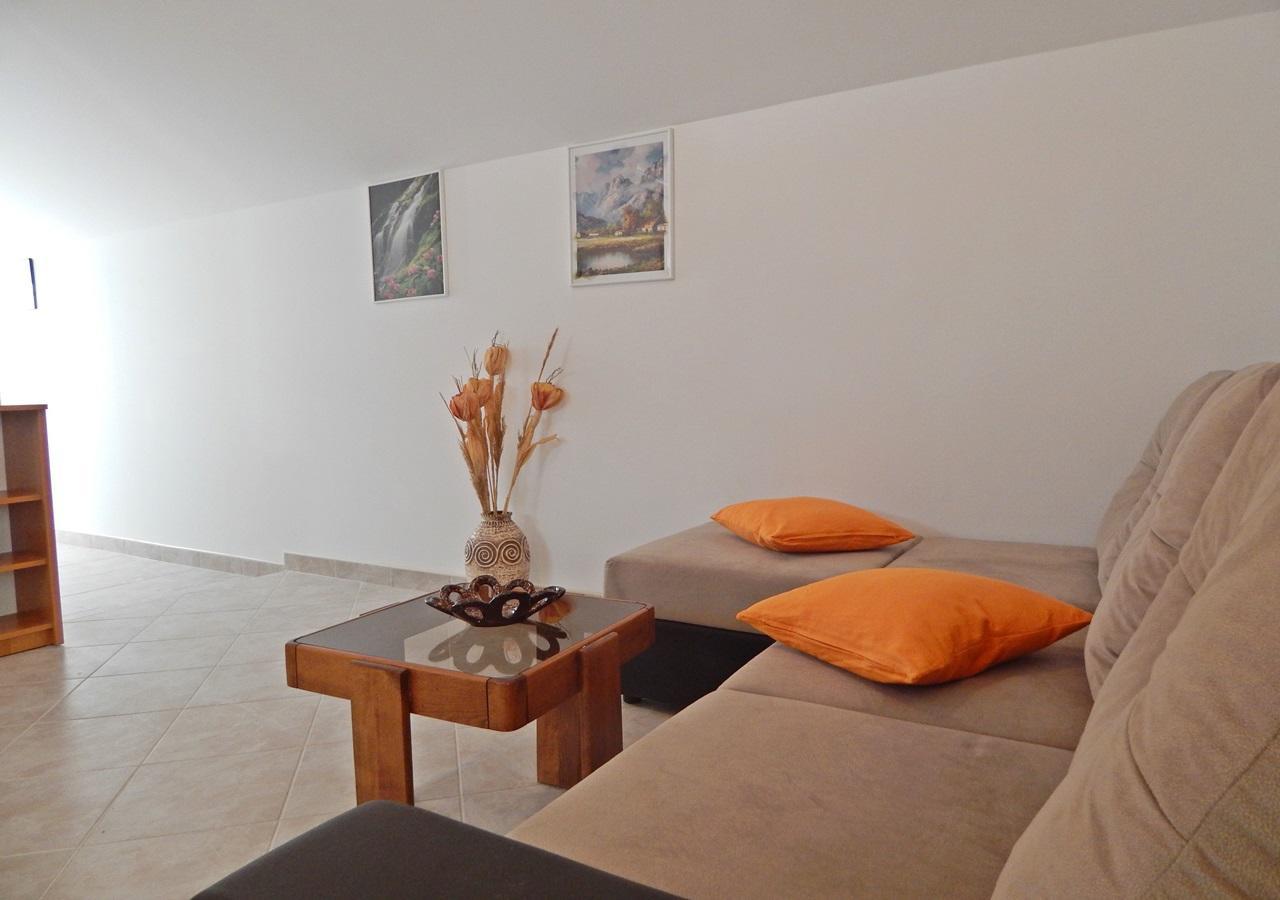 Moni Apartment Split