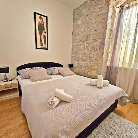 Apartments Moni Split Exterior photo