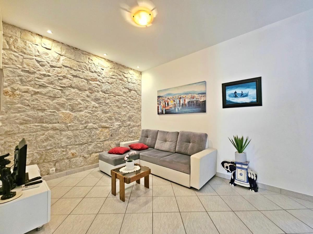 Moni Apartament Split